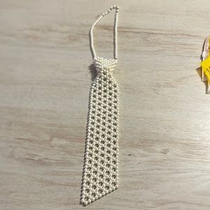 Vintage 1980s faux Pearl tie necklace